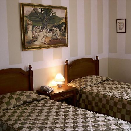 Hotel Piccolo Mondo Бухарест Номер фото