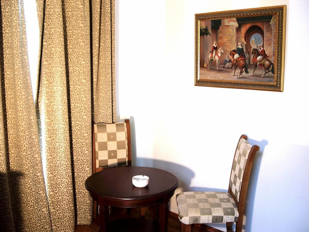 Hotel Piccolo Mondo Бухарест Номер фото