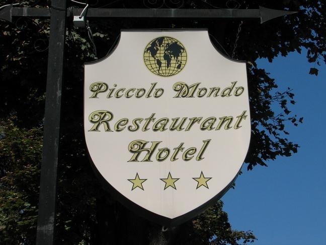 Hotel Piccolo Mondo Бухарест Екстер'єр фото